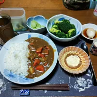 自家製カレーライス、茹でブロッコリー(花蕾、茎)、味玉、野沢菜漬け、六条麦茶、練乳かけ手作りミルクココアゼリー(夕飯)|enarinさん