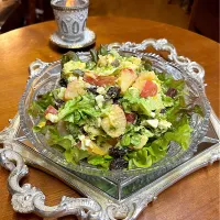 シュリンプ🦐パプリカ🫑ピーマン🫑人参🥕茹で卵サラダ🥗シラチャーレッド|henryさん