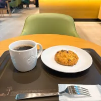 チョコレートチャンクスコーンとコーヒー| ちゃみこさん