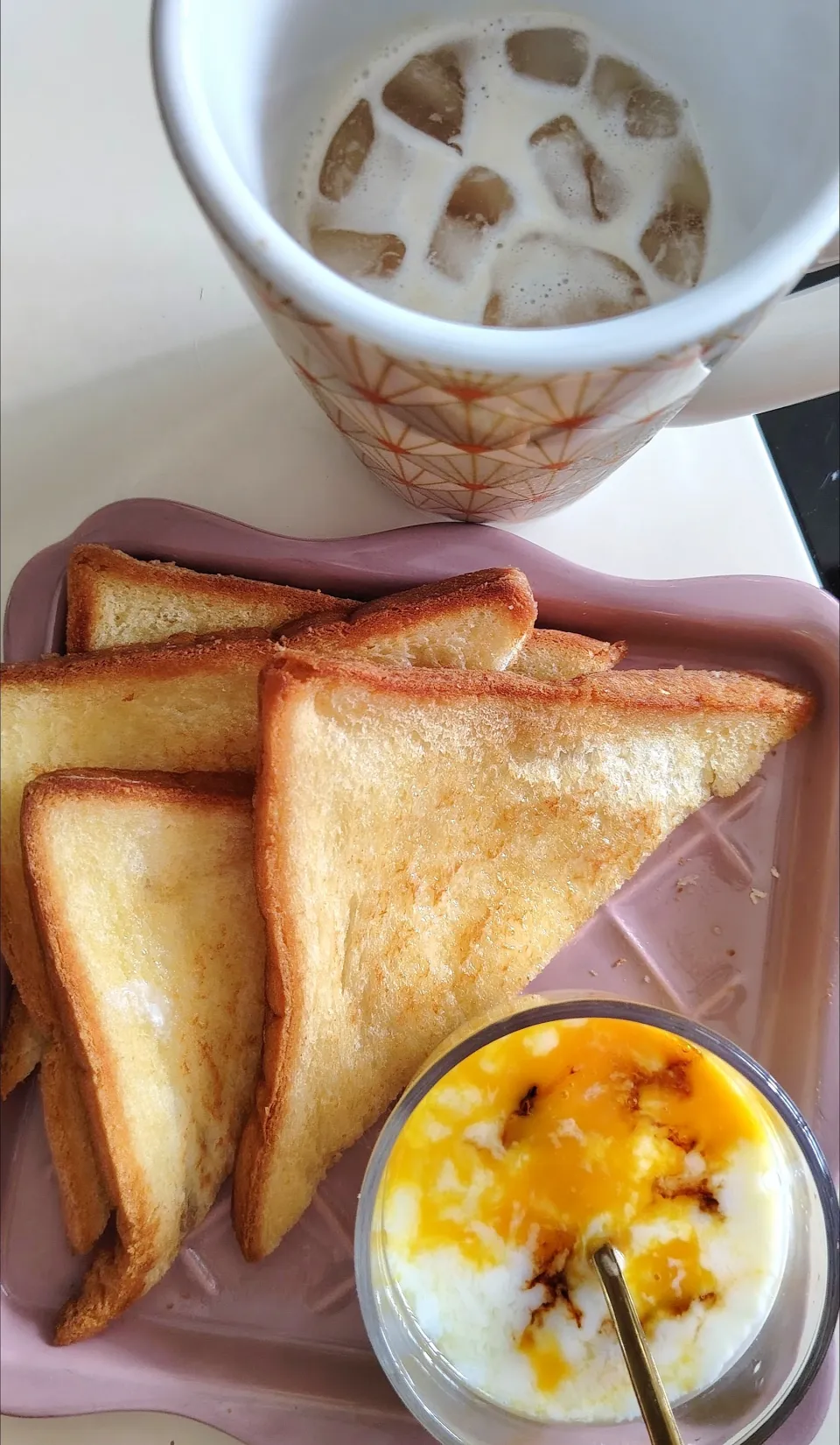 Good morning breakfast Eggs Butter Toasts iced latte 😋🍞🥚🥚☕😍|🍒lynnlicious🍒さん