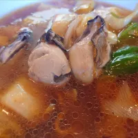 【1948年創業】 
中国料理 華興 
かきソバ (1,300円) 
―麺少なめ 
＠西巣鴨4分 
(JR板橋駅から徒歩10分)
26017
〈醤7塩4噌󠄀2タ1出1F0冷0チ1混1つ0〉