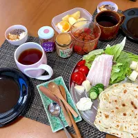 トルティーヤにお好みで色々巻いて😘|さくたえさん