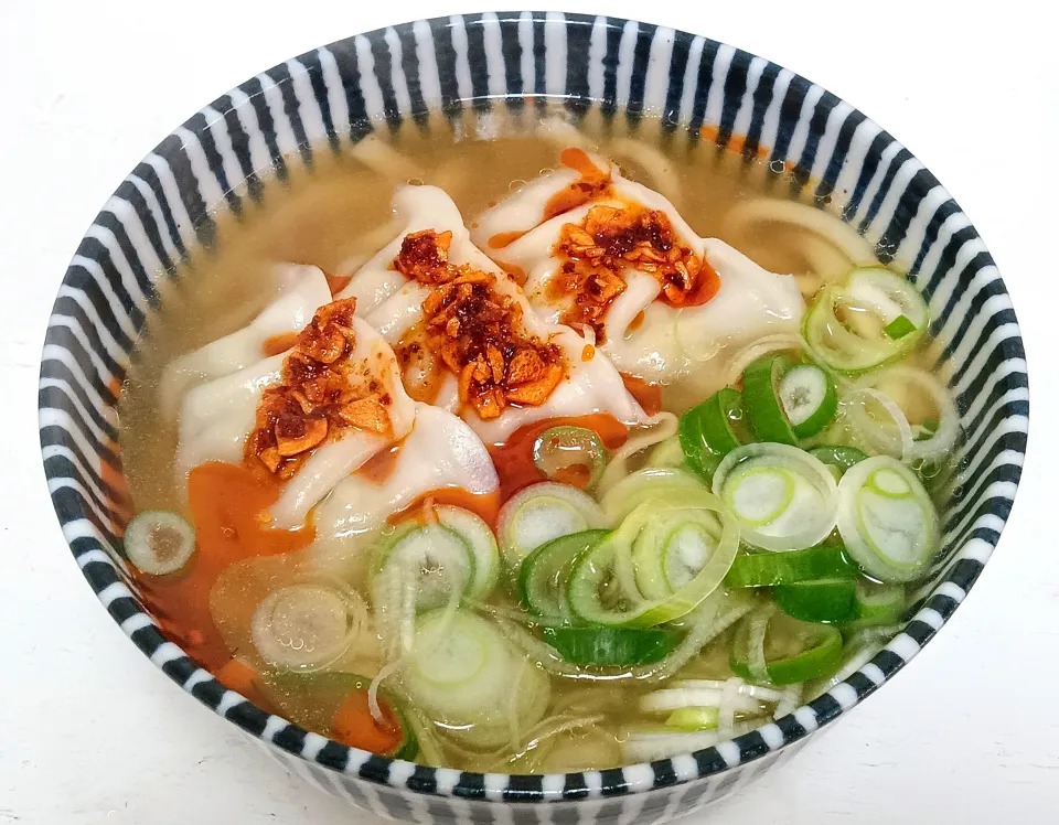 【おでん🍢の出汁を美味しく〆に！】水餃子と食べるラー油のおでん出汁うどん🎯|Falco*さん