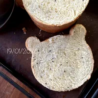 胡麻食パン|友さん