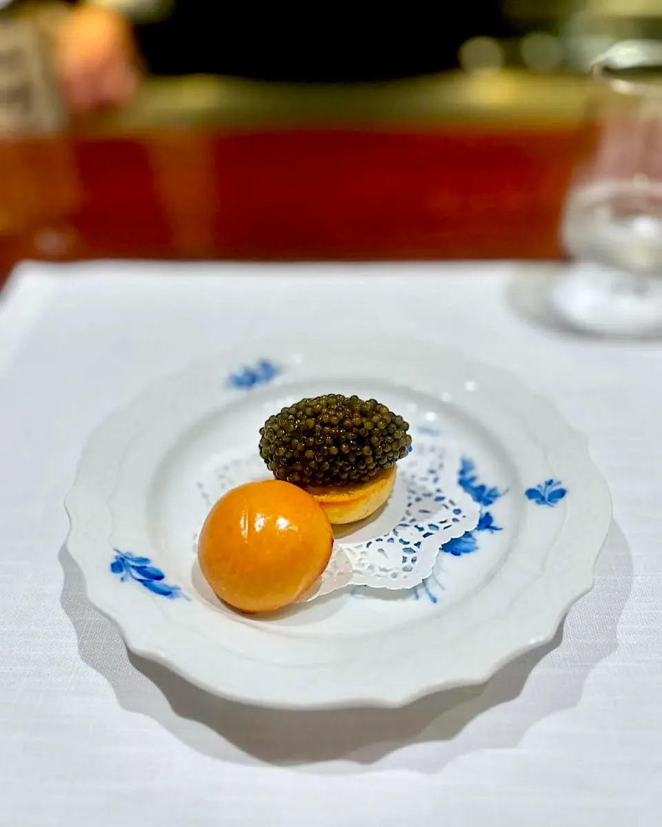 At a classy restaurant in Ginza, Tokyo|gonbenさん