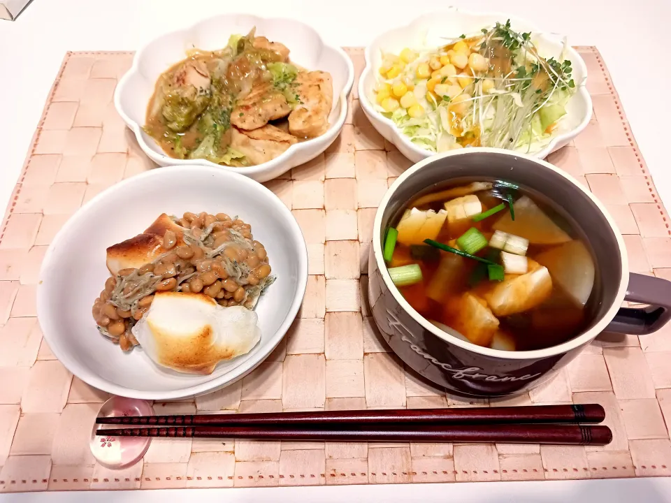 レタスと鶏胸オイマヨ、納豆餅、|さくらまるさん