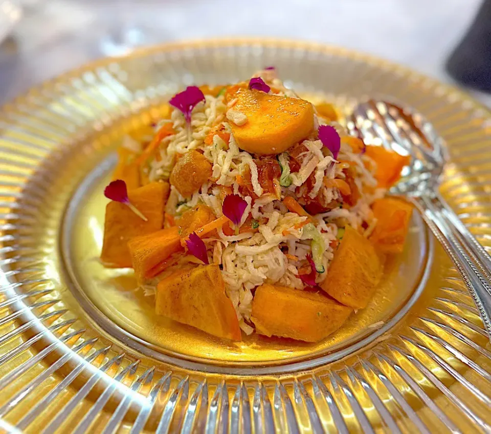 切り干し大根と2種類の柿のサラダ🤍🧡|Seikoさん