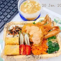 🅜🅔🅝🅤  ⸜(*˙꒳˙*)⸝エビフライ弁当🥢