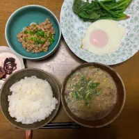 昼食　納豆　目玉焼き定食|ATさん