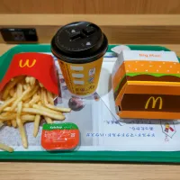 ビックマック、プレミアムローストコーヒー(ホット)M、マックフライポテトM(昼飯、マクドナルド)|enarinさん