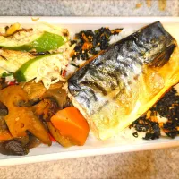 さばフィレ、梅酢炒り鶏、切り干し大根きゅうりツナ塩昆布マヨ弁当| まりっぺ2025さん