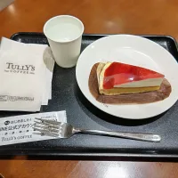 ストロベリー&チーズムースパイ560円(税込)
(小休憩、TULLY'S COFFEE)|enarinさん