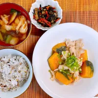 豚肉とかぼちゃの煮物♡ひじきの煮物♡お味噌汁♡|まゆかさん