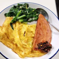 Simple dinner stirfry veggies, omelette, fried luncheon meat, 🌶️chilli crisp 😋|🍒lynnlicious🍒さん