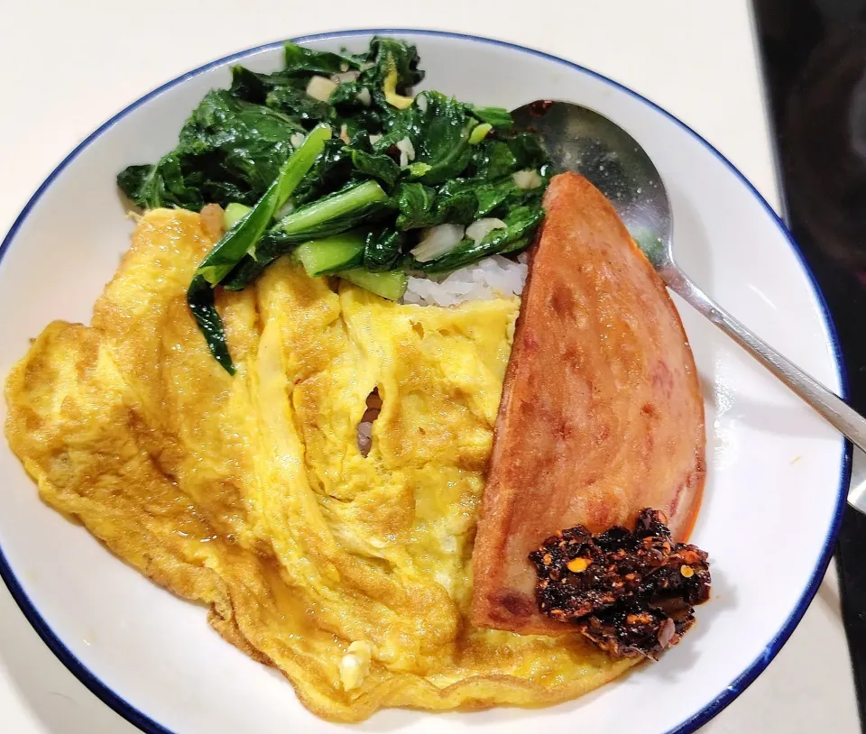 Simple dinner stirfry veggies, omelette, fried luncheon meat, 🌶️chilli crisp 😋|🍒lynnlicious🍒さん