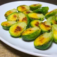 パパ作🥸芽キャベツの温サラダ|ぱんだのままんさん