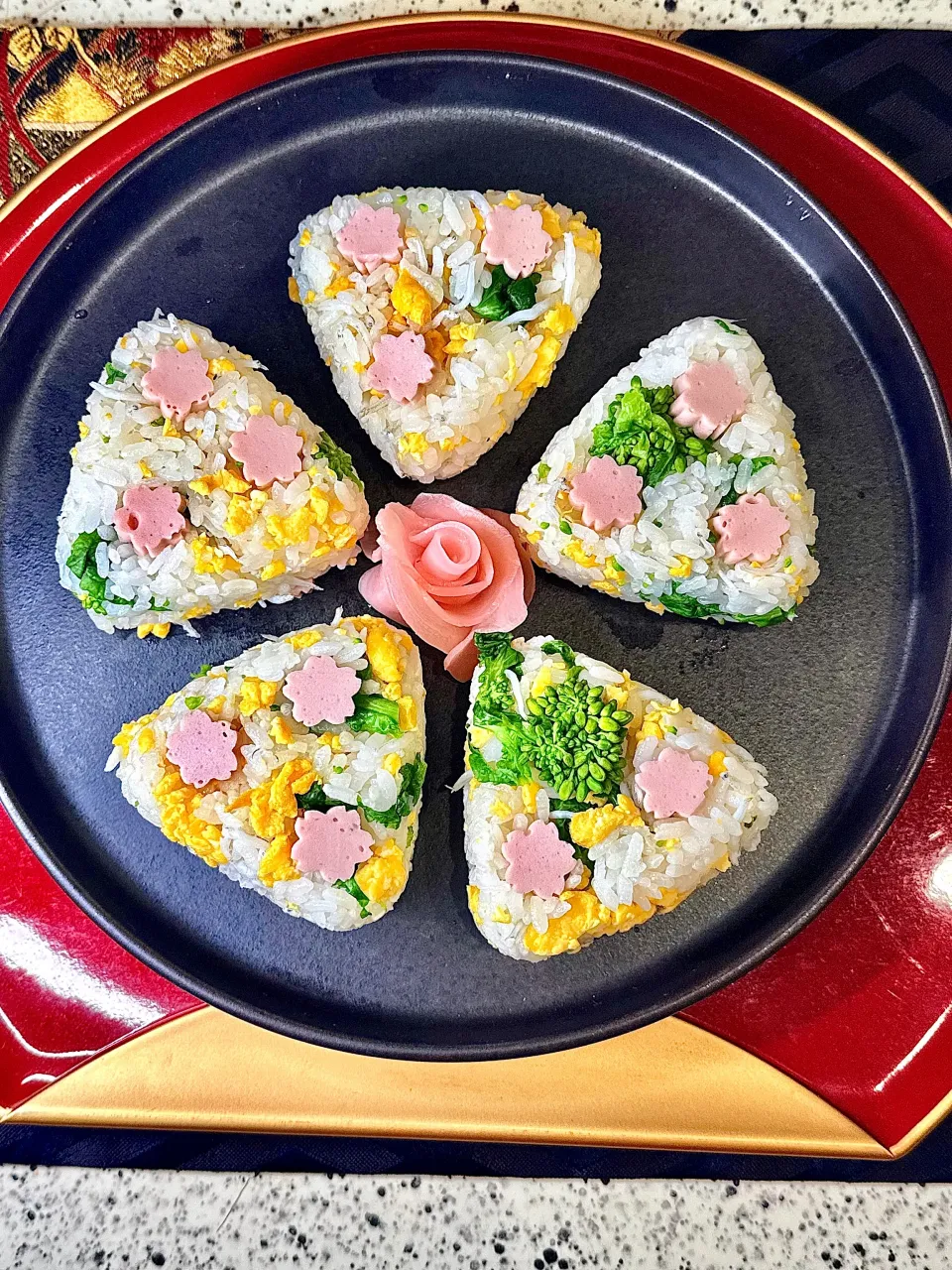 菜の花ごはん.⋆﻿𝜗𝜚 おにぎり|鬼百合さん