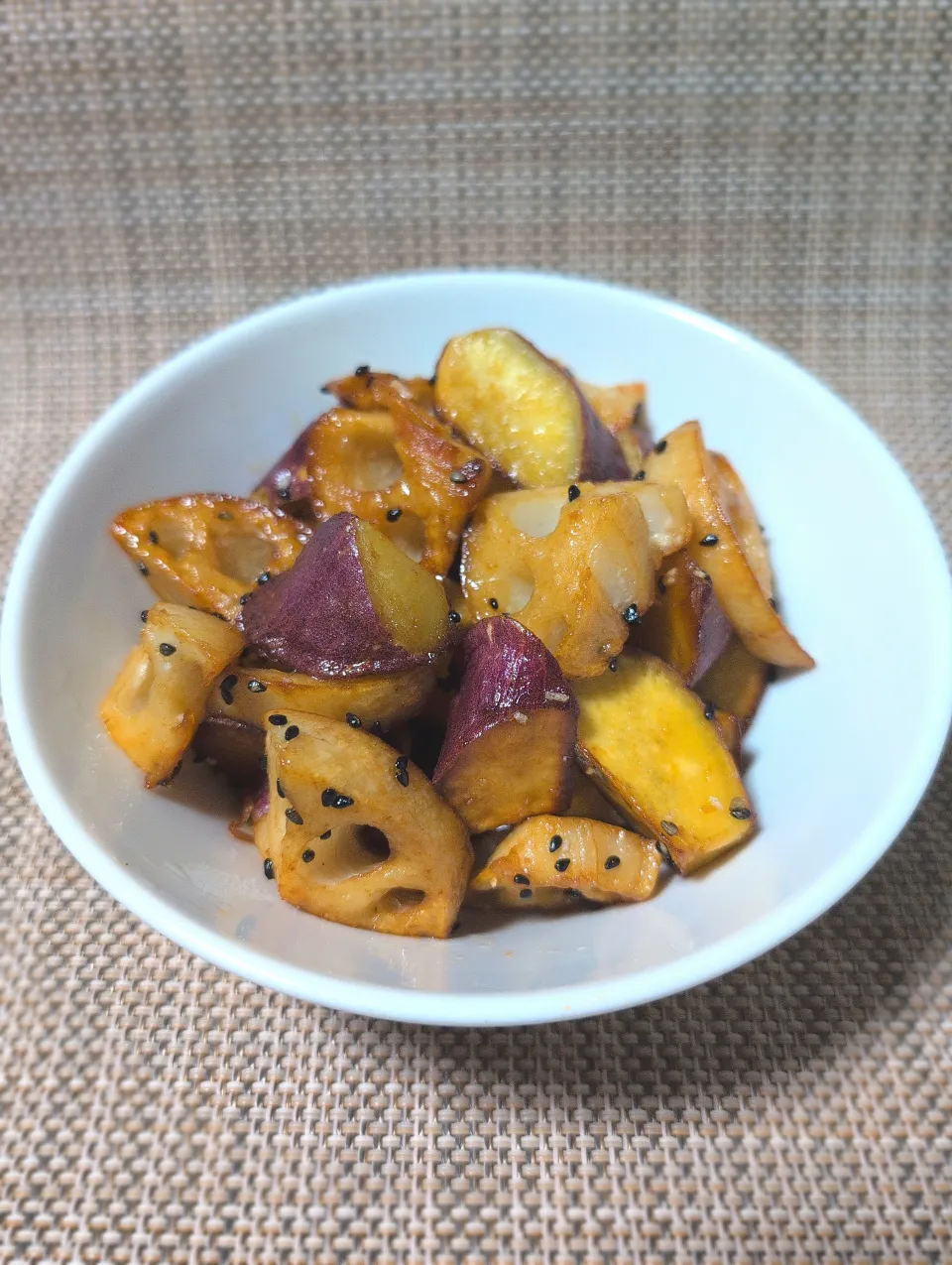 デパ地下風！さつまいもとれんこんの甘酢風味|どかどかさん