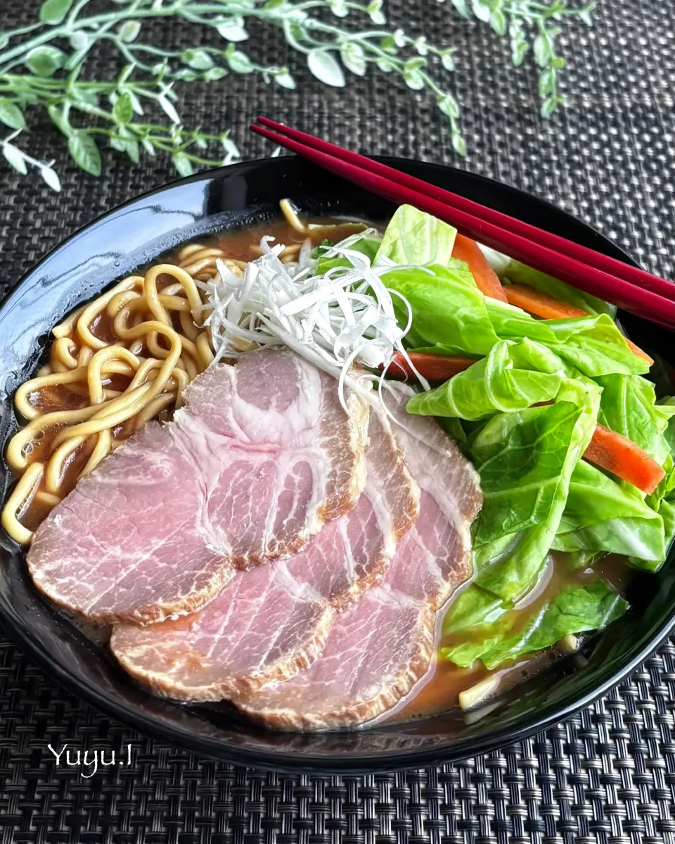 自家製チャーシューの豚骨醤油ラーメン|ゆーこどんさん