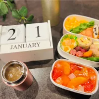 炒り卵と鮭フレークといんげんの三色弁当。| MUY_Beeeeさん