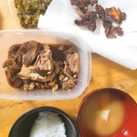 カジキのあら炊き、まいたけ唐揚げ、漬物、里芋の味噌汁|さきさん