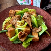 キャベツと豚肉のにんにくみそバター炒め ~厚揚げでボリュームアップ|とんちんさん