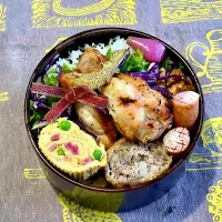 手羽元スパイス焼き、鯖カレーソース煮、紅生姜とグリーンピースの出し巻き卵|めみさん