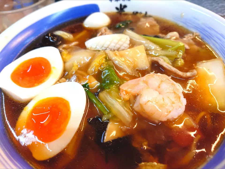 【毎週水曜日は中華鍋調理麺の日】 
中華そば 半ざわ 
広東麺(1,100円) 
＋煮玉子 (がんこ/覆麺智/花木共通のメンバーカード提示で無料) 
―麺少なめ
＠西巣鴨2分
(JR板橋駅から徒歩15分)
26019
〈醤9塩4噌󠄀2タ1出1F0冷0チ1混1つ0〉|大脇さん