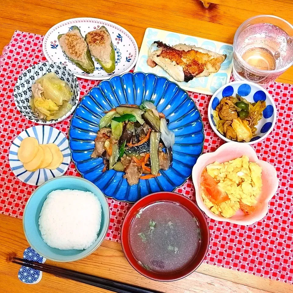 ナスと豚こまの辛味噌炒め🍆晩御飯🥢|まゆめろさん