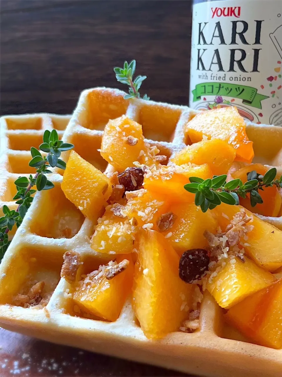 アメリカンワッフルwith柿とカリカリココナッツ|9421beruさん