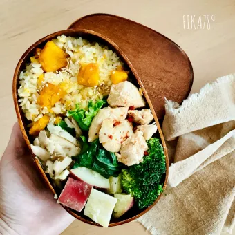 Snapdishの人気料理写真:ほっくりおいしい かぼちゃの炊き込みご飯弁当