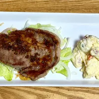 ☆豚肉ステーキ ☆ポテトサラダ ☆サラダ|まぁたんさん