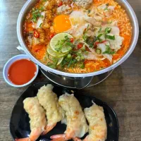 Super Creamy, Tasty & Spicy Tom Yum Noodles Hot Pot w/ Pork & Crispy Pork Belly + Jumbo Shrimp Wontons 🌶🍜🌶🐷🍤🤤|An'leeさん