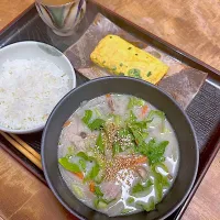 具沢山かす汁にネギ入りだし巻き卵|くまちゃんさん