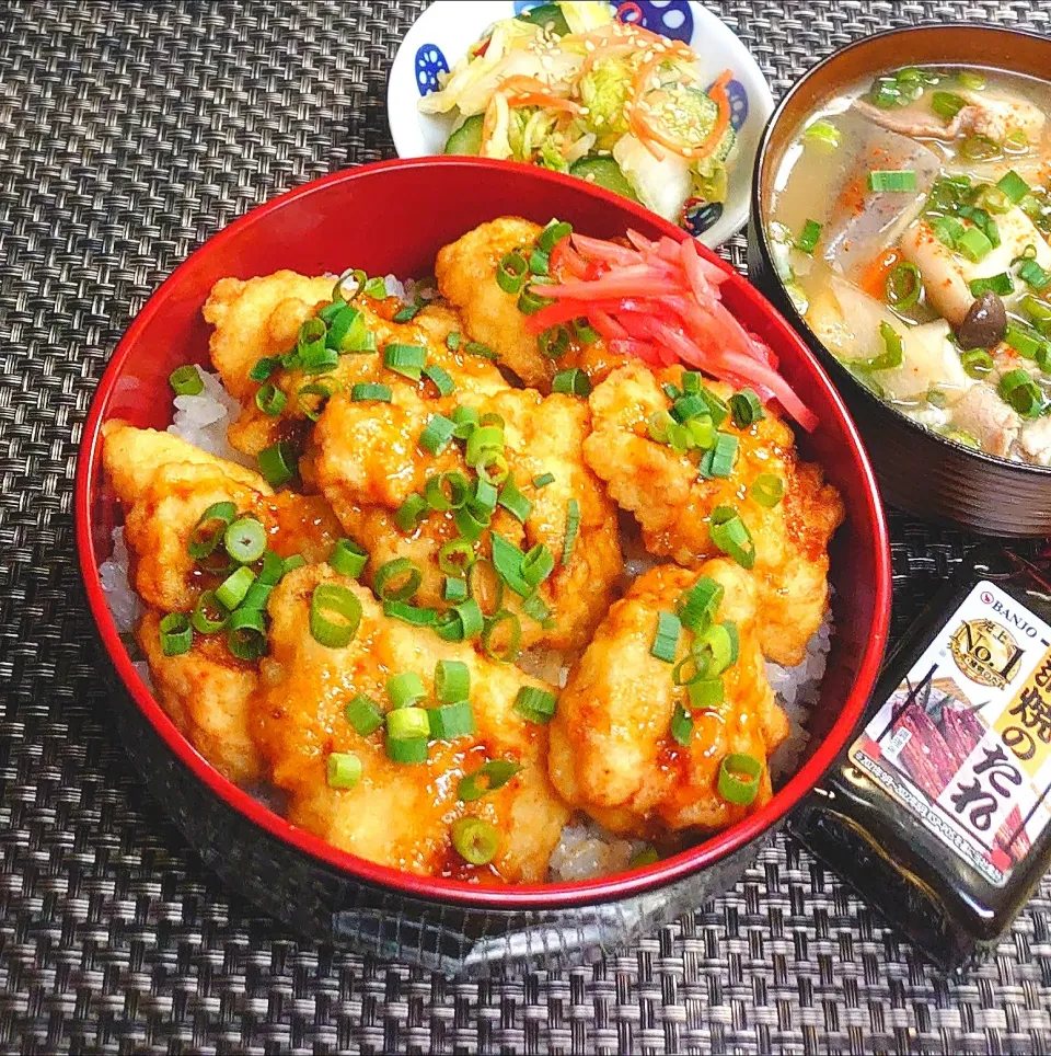 うなぎのたれとり天丼＆2日目の豚汁でムスコの置きランチ|からあげビールさん