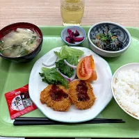 寮の朝ごはん😋海老カツ| すかラインさん