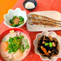 ☆粕汁　☆焼きシシャモ　☆ひじき煮　☆ごま和え　☆べったら漬