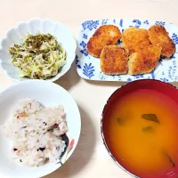 2026 0122　マグロの漬けカツ　キャベツめかぶ　なめことわかめのお味噌汁|いもこ。さん