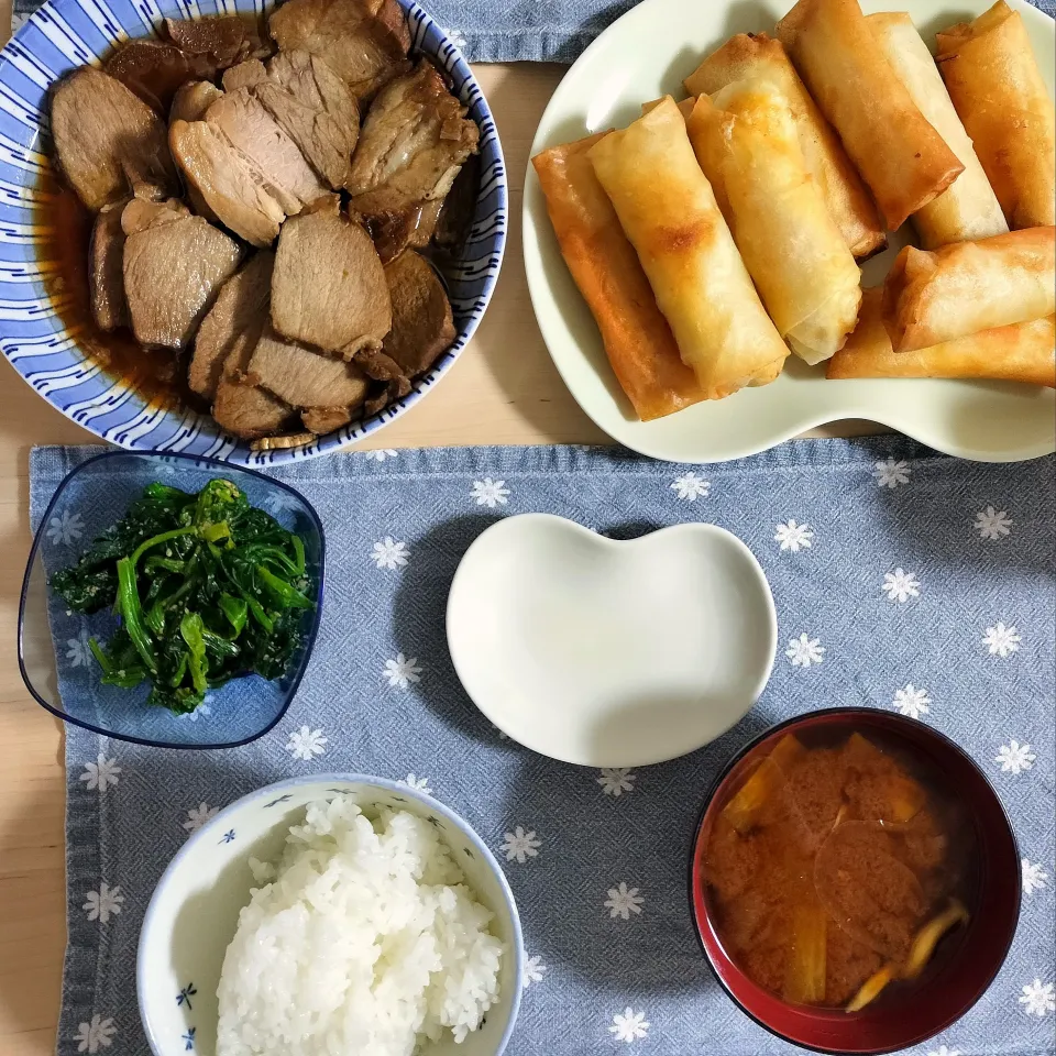 🌛*゜春巻 / 焼豚 / ホウレンソウごま和え / 味噌汁|Ayakaさん