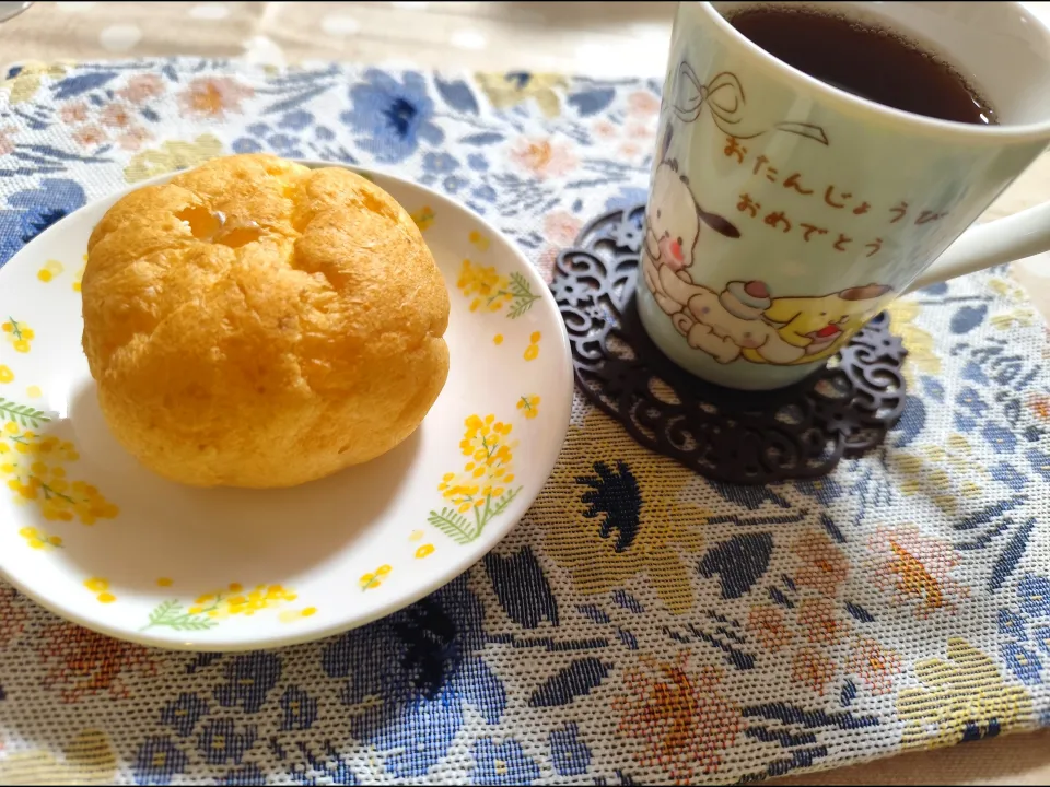 旦那さんからは昨日シュークリーム😆💕マグカップは2年前の誕生日🎁ありがとう✨|m.rafuさん