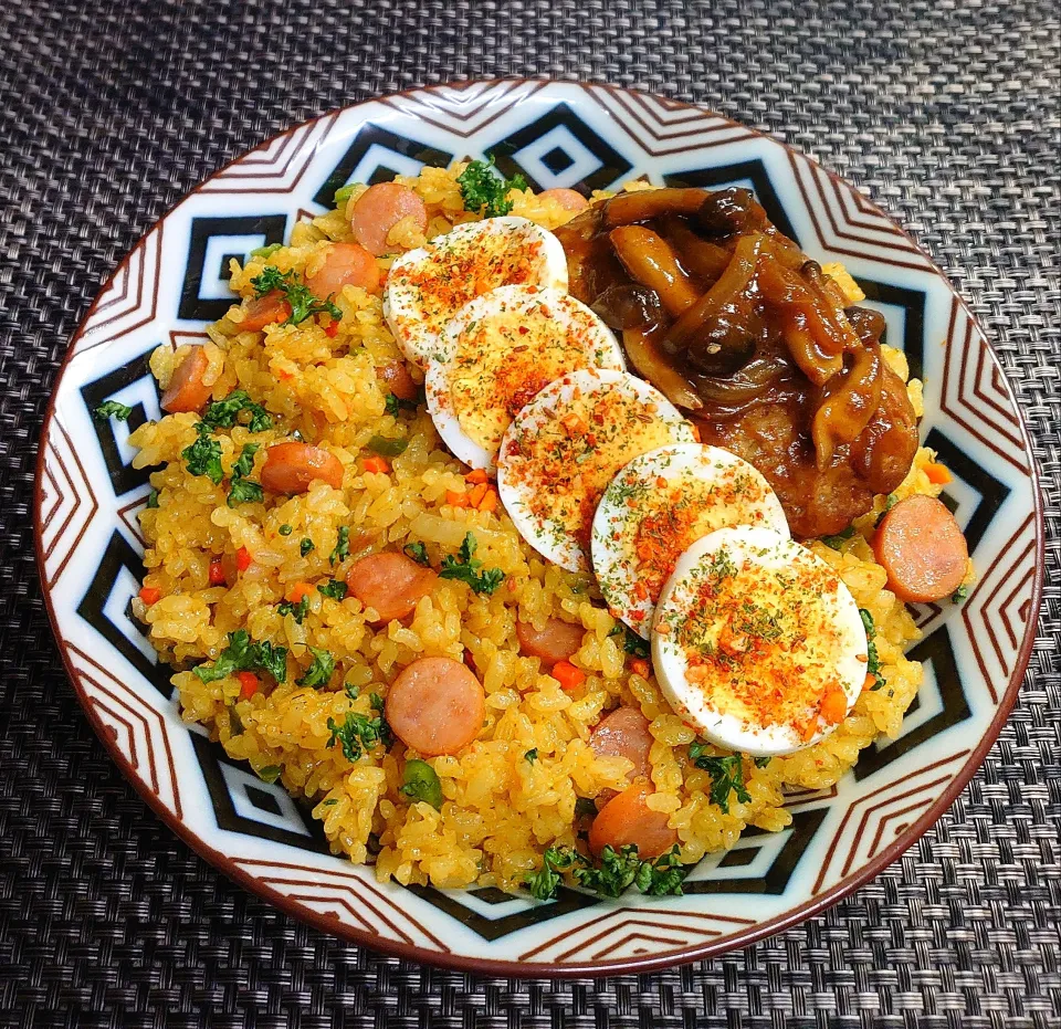 カレー煮込みハンバーグ＆カレーピラフでムスコの置きランチ|からあげビールさん