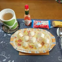 3種チーズのオートミール餅グラタン、ホットコーヒー、バナナ、もちっと濃みるくもち(朝ご飯)|enarinさん