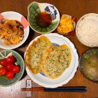 チヂミ🥢✨
外はカリッと中はもちもち〜💛
家族みんな大好きメニュー😋

ブロッコリーとトマトの塩だれ🥦🍅✨
さっぱりしてて、箸が止まらない〜💓

今日も美味しくいただきました🙏💕|よらさん