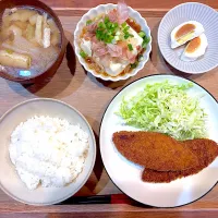 夜ご飯(白身魚フライ、チーズはんぺん、豆腐、大根の味噌汁)|cocomikaさん