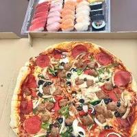 直径45センチの特大ホールピザ＆寿司🍕🍣|mamedaifukuさん