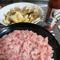 マグロたたき丼にイクラ醤油と豚ヒレ焼き|時雨さん