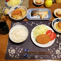 ご飯、コロッケ、トマト,千切りキャベツ、銀鮭塩焼(かま)、煮物、なます、味玉、野沢菜漬け、コカ・コーラ、手作りマグカッププリン(夕飯)| enarinさん