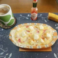 3種チーズのオートミール餅グラタン、ホットコーヒー、バナナ(朝ご飯)|enarinさん