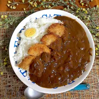 お昼はハヤシライス🍛コロッケとゆで卵トッピング⭐️| 🌼はなちゃん🌼さん