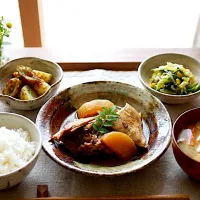 ぶり大根、キャベツともやしのサラダ、里芋とちくわの磯辺揚げ、味噌汁、ご飯|caoさん